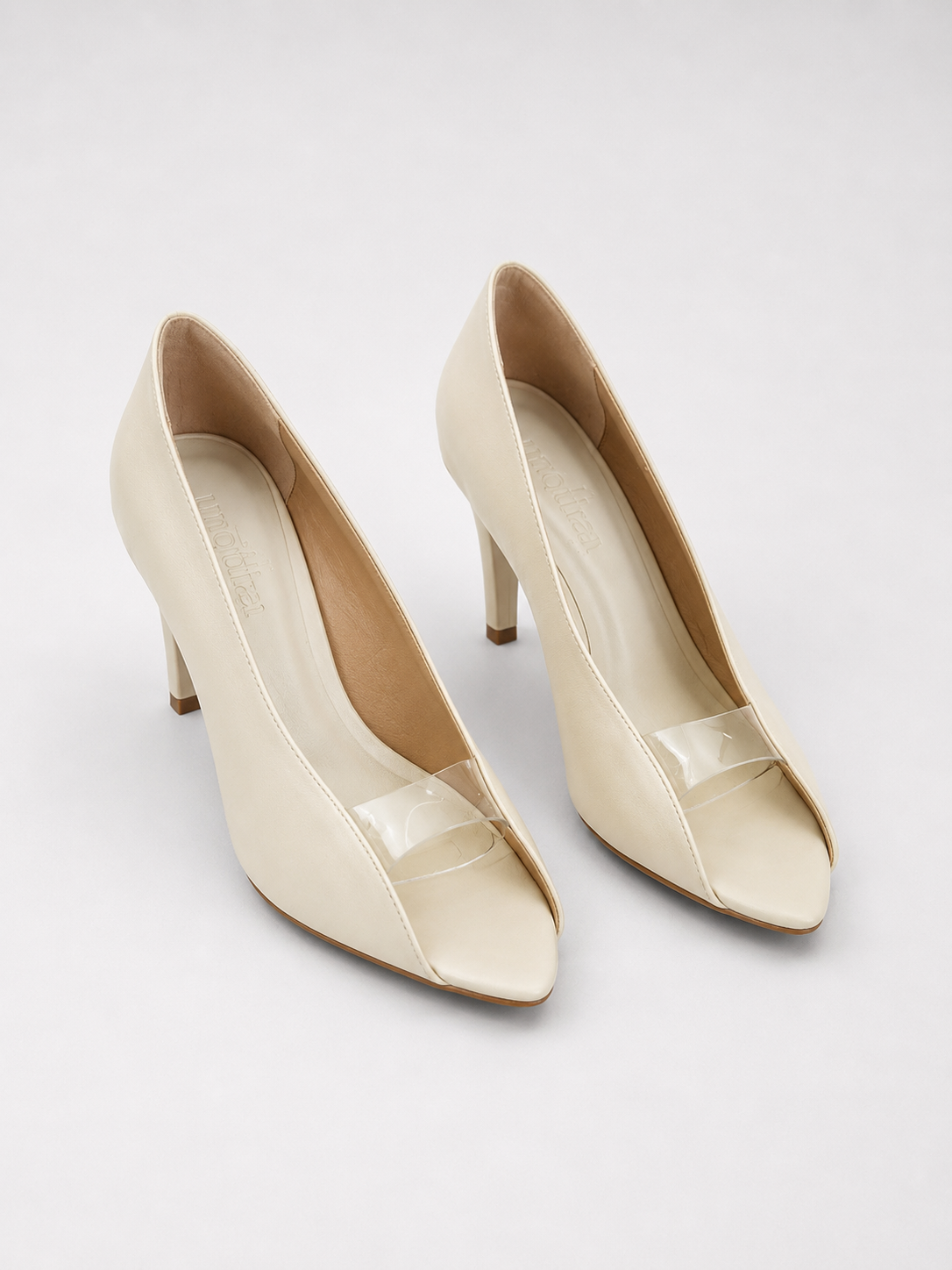 Scarpin com Peep Toe e Detalhe Metalizado - Imagem 2